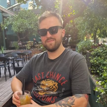 _JakeStorer's profile picture. Used to do a Radio Show/Podcast called 'Rockology Hour' ⬇️Link to all the content ⬇️