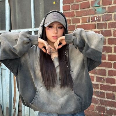 fan account / iamfinethankyouandryu / @ITZYofficial , @badvillain_bpm
