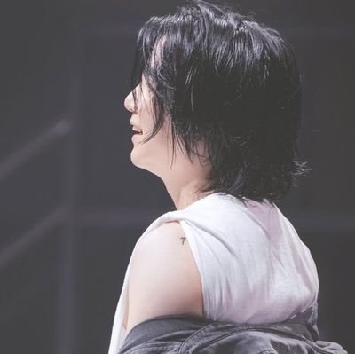 슈가: It's cool to see people who aren't trapped in time. // fan account // 24 years old // apobangpo