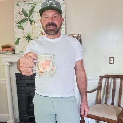 DurkeMidden's profile picture. Daddy cub type