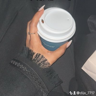 khadijh_m7's profile picture. لا يناسبني الإنحناء والإنهزام،فالقوة والغرور خلقن لأجلي