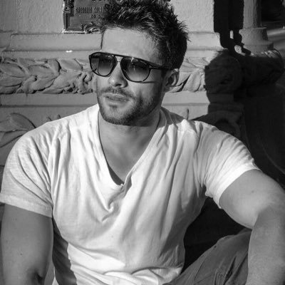 tiago44240870's profile picture. 