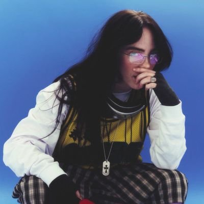 bilunity's profile picture. Fan page de Billie Eilish

Facebook - 260k+
TikTok - 99k+
Instagram - 44k+
YouTube - 25k+
Threads - 5k+