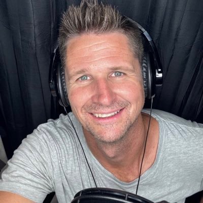 Michael White VOICEOVERS-LA based-in home studio. Husband, father, believer, just a happy guy. michael@michaelwhitevo.com