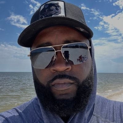 Delta born and raised, cigars & whiskey in my veins, words in my heart, living life in north MS - just a regular guy with a story to tell. ️