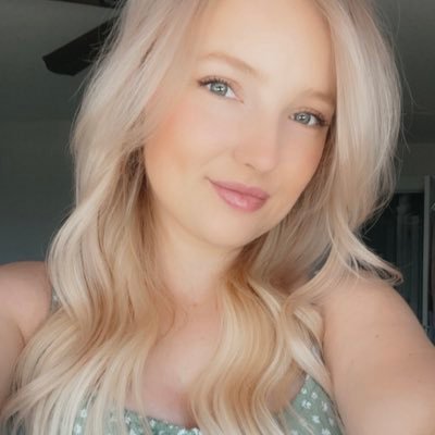 Hi im Chellooo! • Apex legends • 50k loba main (trash) • Canadian • Super great personality.~