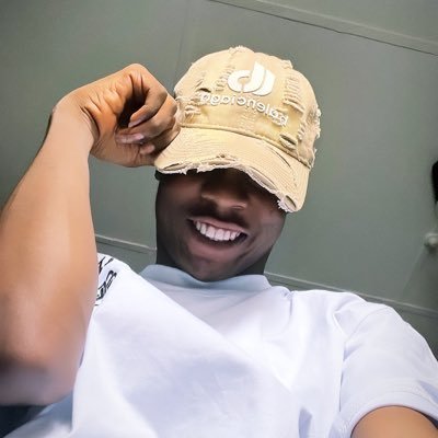Dizzelog2505's profile picture. star boy🦅