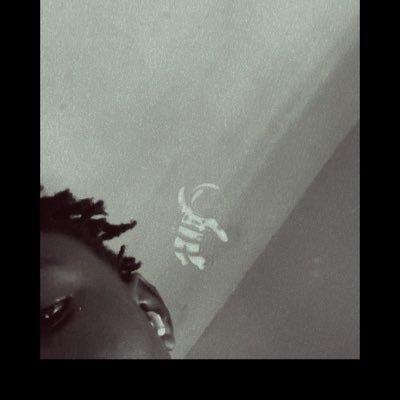 AdenijiOluwad11's profile picture. LIVE! LIVE WHILE YOU CAN!....// 📸✨MODEL,ACTOR,WRITER,CONTENT CREATOR,Voice over artist , HAIRSTYLIST,COPYWRITER,TECH DESIGNER N MORE🤪😁. ~Droid~.