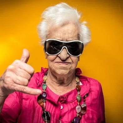 Jubilada de 79,5 años, con la mínima.
Trabajé toda mi vida. Ahora, por gobiernos anteriores, me toca pasar hambre.
Me gusta el cachengue y los juegos de mesa.