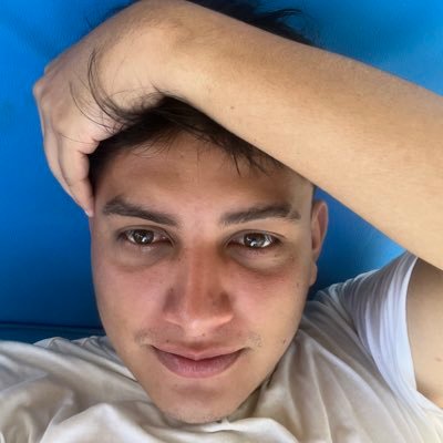 fabriialama's profile picture. Solo somos una vez en la vida✨