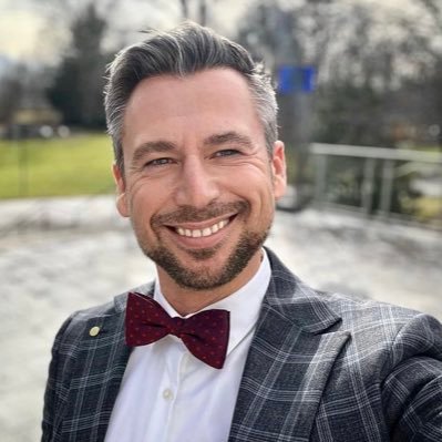 ThomasMag0147's profile picture. Live the life you love, and love the life you live . If you miss the moon , hang on to a star ❤️‍🩹🌇😇