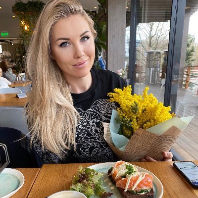 maraz_isaa's profile picture. Divorced and a mom of two. I stay connected to fashion, the economy, social trends, and great music.🇺🇸🇺🇸🇺🇸