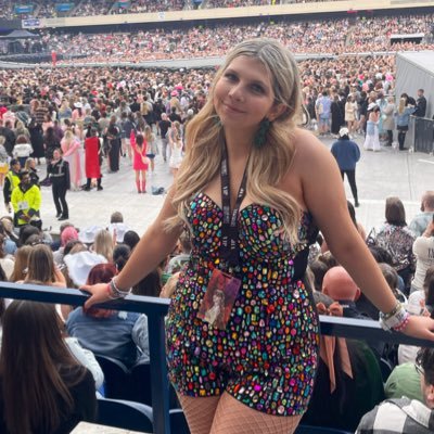 modern idiot,📍NY, ♒ 28, | tiktok @/nikkiphillz