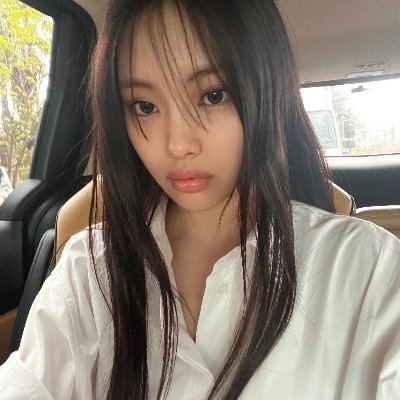 Winnie_JxinLock's profile picture. The brave enjoy the world first.