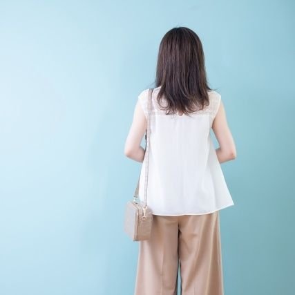 【Xアフィリの魅力について発信しています】商品やサービスを自分の媒体で紹介して成約されると紹介料をもらえるのがアフィリエイトです。|Xを使って紹介するのがXアフィリです。|140文字のポストでアフィリできて、とても手軽で実践しやすいです!|ちょっとした空き時間でできるのも魅力です!|開始初月に7万円初報酬獲得