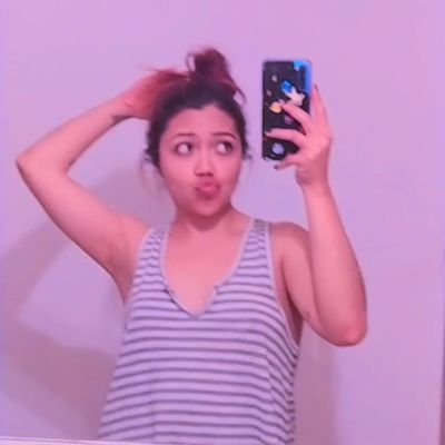 AriHernandez23's profile picture. Facebook: Ari Enríquez     

                                      Instagram: am_aria24