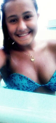 tenho um coração enorme, gosto de ajudar. nunca ajo com a razão, sempre com o coração. eu vivo pra ser feliz, não pra ser NORMAL! ;*