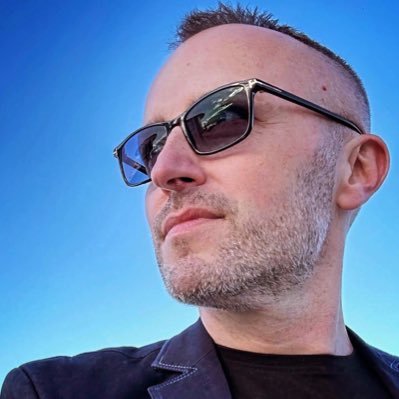 Alergik na PiS i symetrystów. Kibic Liverpool FC i Pogoni Szczecin. Były radiowiec, kolekcjoner vinyli. Depeche Mode is the soundtrack to my life.
