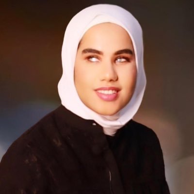 روائية، مدرب بالتحفيز، عضو في جمعية المحامين، عضو في عدة جمعيات نفع عام، عضو سابق في عدة فرق تطوعية.