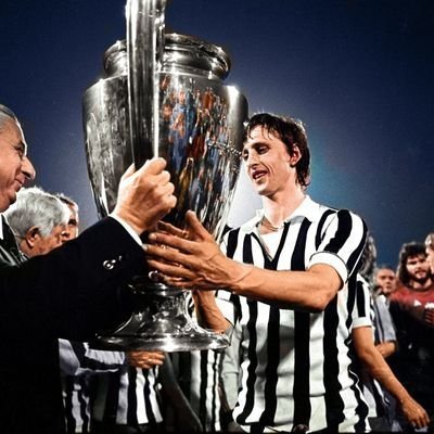 Alex amico di nessuno. Calcio e Hip Hop. Cruijff entanglement. Juventino e mirettista. La pelota al Diez.