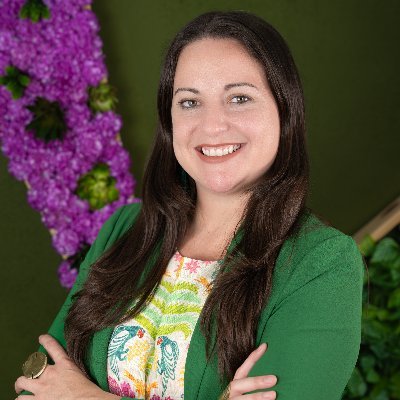 (she/her/ella) Hija de William y Toñita | De un barrio de San Lorenzo, Puerto Rico | Feminista y Anti-Racista | Directora Ejecutiva @fmnpr | Tweets my own