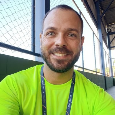 Mestre em Educação Física. Especialista em Educação. Atuação em
Educação Física escolar.