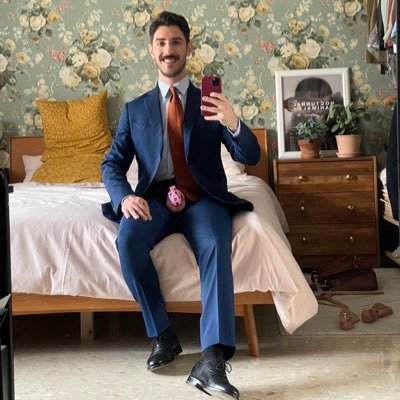 NSFW 🔞 • 31 • got that booty • 🏳️🌈 • suit and tie bondage enthusiast | i’m a suited slut | he/him