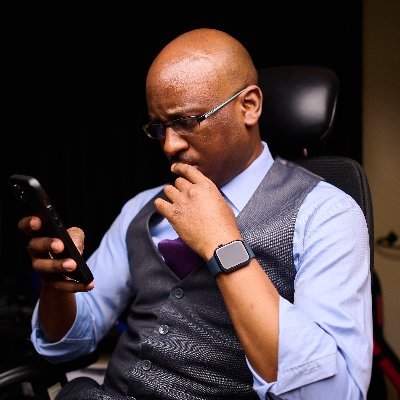 With bylines at @BloombergAfrica. | Business Journalist @cgtnafrica. | Moderator | Car Nut | Views here = mine.