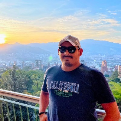erickacevedor's profile picture. Super Nerd.