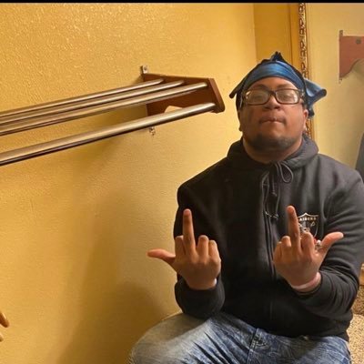 Follow me on ig @ayly3n_