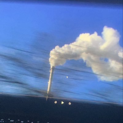 fishslacker's profile picture. 신지는 일어나서 흰 천장을 보며 슈게이징을 듣고 푼푼은 들으며 잠든다. 이 모든 건 음모니까…