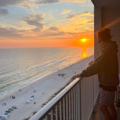 getpizzy's profile picture. 26 || Options Trader 🤠 The Tropics