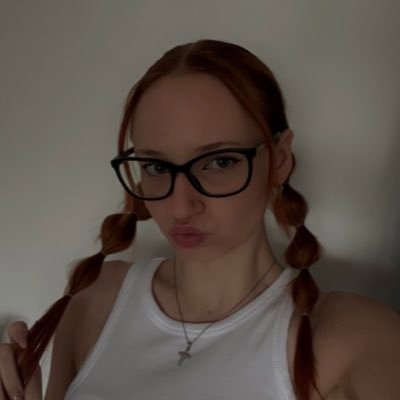 cardans_mate's profile picture. she/her || 19 || infp || libra