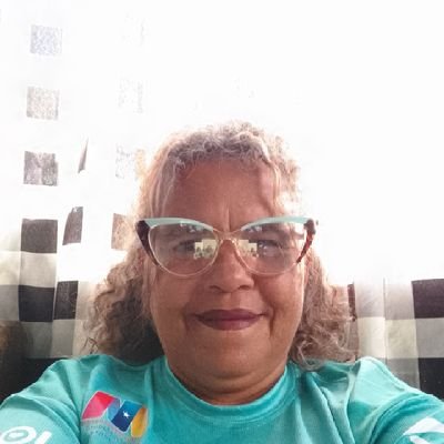 venezolana de nacimiento mujer emprendedora y defensora de esta patria y sobre todo orgullosa de mi familia. y Militante del partido PSUV