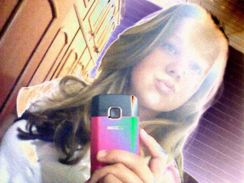 • 'Biografia {?}
Fala sério! Como vou resumir minha
vida aki no twitter?
;P
Me segue looogo!
.xX.Quem se descreve se limita!.Xx.