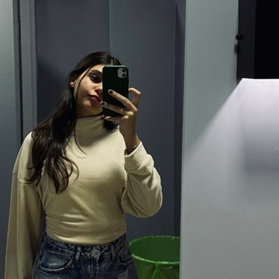 vulgolarinha's profile picture. 