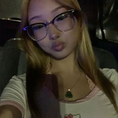 LivHathaway_xq's profile picture. age:18 years old 
taken by Matthew Daniel Martinez 
sister to Liz 
my son Ian 
roleplay not catfish