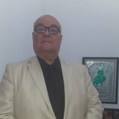 Papá, PUMA y Feminista XY, Maestro en Derechos Humanos y Doctor en Derecho