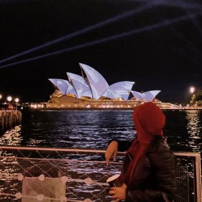 🇵🇸 | 🇱🇰 |
poet & mixed-media artist 🫶🏻 | therapist-in-training 🤍 |