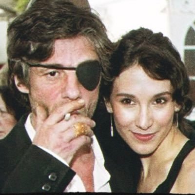 cadiyandi's profile picture. bakma esrar çekip mayıştıklarına