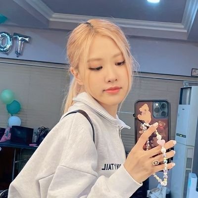 AraBell2000's profile picture. pokoknya manusia.