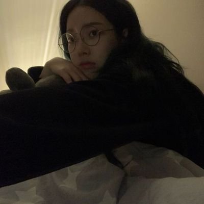 usahanaur's profile picture. evolve and repeat 🌊