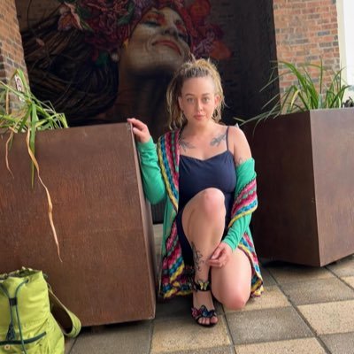Yogi • Plant Lover • Real-Life Crazy Cat Lady • Tigerlily Summer 🐯🌸☀️ • Camellia Alexa Spring 🌸🧸🌱