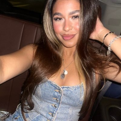 Ig: karla.uriarte 🌹 | @karlaauriartee | Uof A Alum