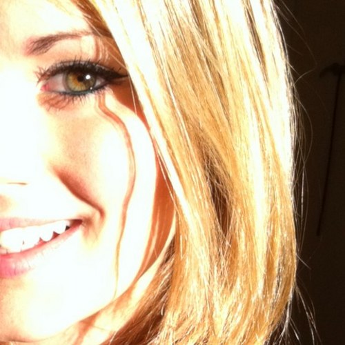 MlleLaura92's profile picture. I LOVE MUS!C @Pink❤ @caradelevingne✌️ #OITNB✨..I threw my pie for you..☺️