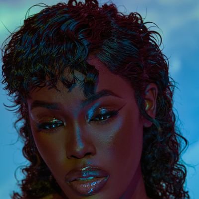 (she/her) 20+.... artist | writer | harbinger of the gay agenda and pop music enthusiast; formerly @/Mochabrandmgmt 🫰🏿
✨Cia✨♈