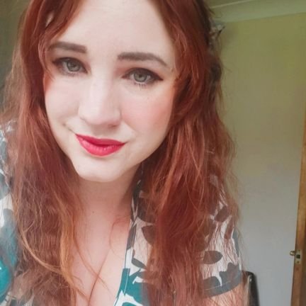 LauraLocket86's profile picture. Inventing the world that's passing by.