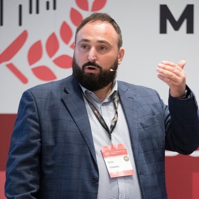 Imprenditore dal lontano 2006, esperto di #MarketingStrategico. Dal 2016 Co-Founder & Digital Strategist di @Digital_Factor. Connection Manager WMI