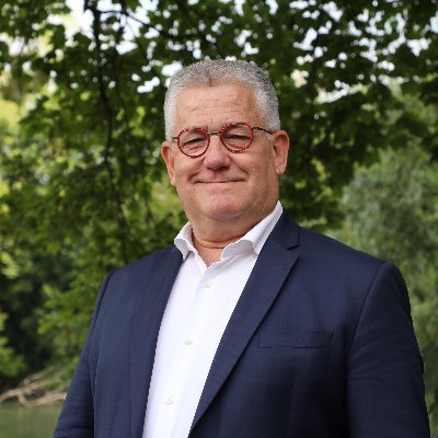 Député sortant 4ème Circonscription des #Yvelines #Circo7804 #HorizonsLeParti Ancien Adjoint au Maire #croissysurseine #OfficierdeRéserve. Suppléant Marie Lebec