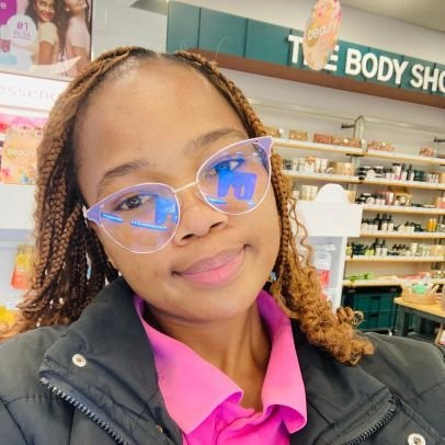 When the pain gets deeper.... Hold onto God tighter 👍❤️.
Live the life you have✨❤️.
Genuine🦋.
🇧🇼♥️.